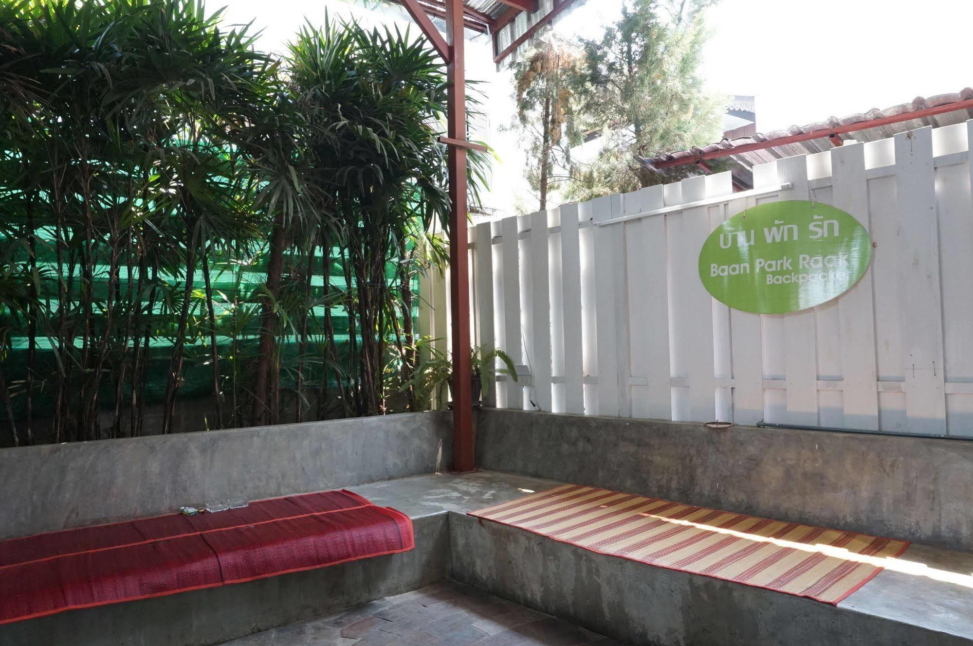 Baan Park Raak Backpacker Hostel Chiang Mai Exterior foto